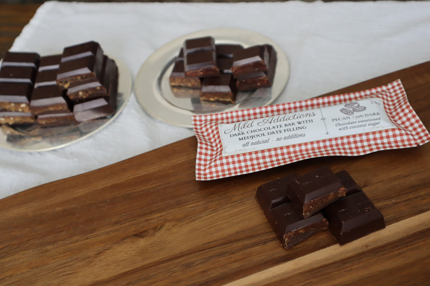Dark Chocolate Bar with Pecan & Medjool Date Center— 2.6 oz